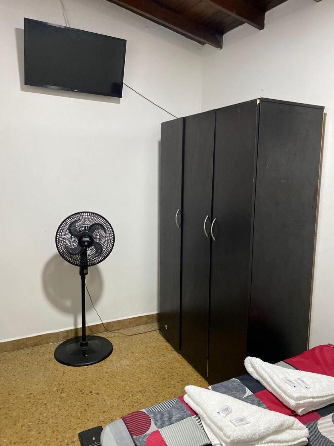 Apartamentos Excelente Ubicacion メデジン エクステリア 写真