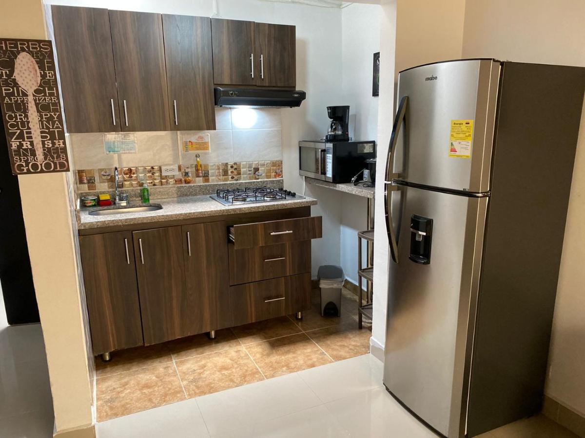 Apartamentos Excelente Ubicacion メデジン エクステリア 写真