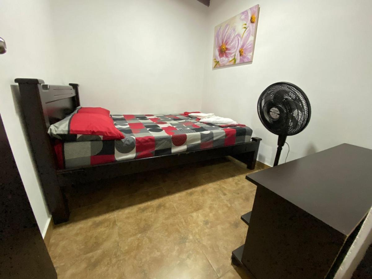 Apartamentos Excelente Ubicacion メデジン エクステリア 写真